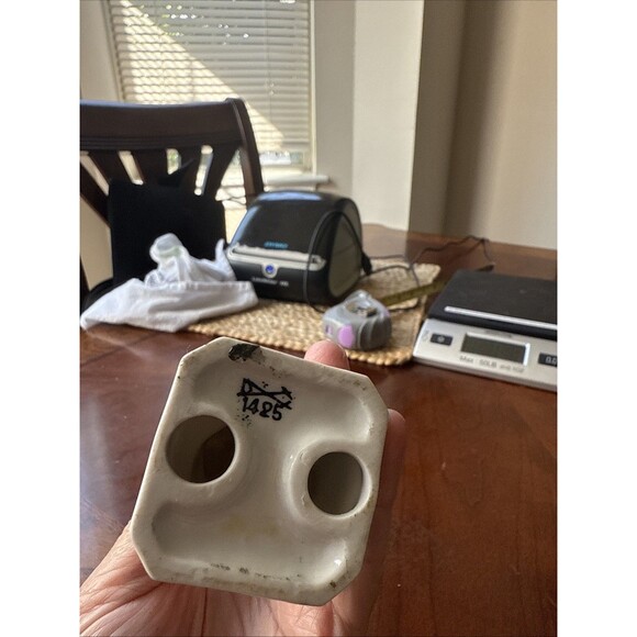 Vintage White Ceramic 1425 Praying Mary Madonna 9 1/4" Figurine Statue - Picture 3 of 5